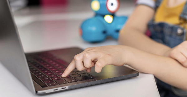 Binarios, la serie que invita a los niños a entender el mundo digital desde adentro